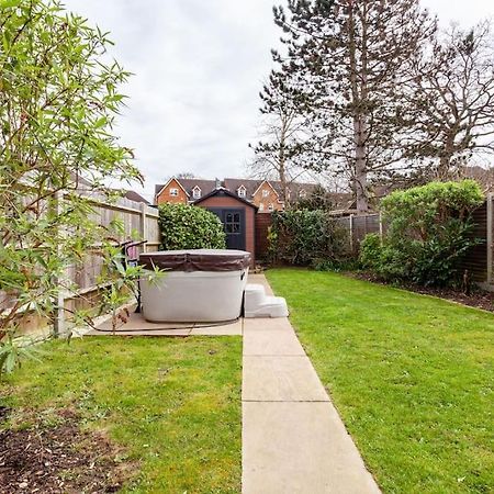 One Bedroom Apartment, Driveway, Bracknell Centre Экстерьер фото
