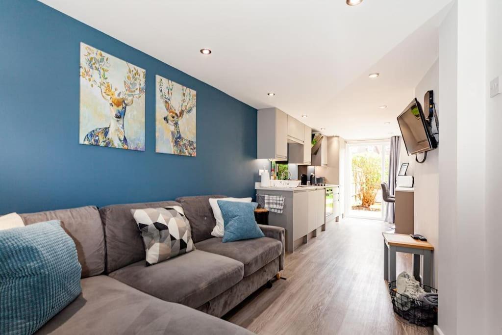 One Bedroom Apartment, Driveway, Bracknell Centre Экстерьер фото